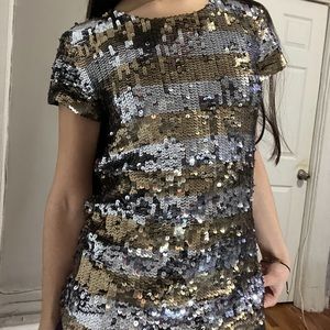 Alice & Olivia Size Medium Sequin Shortsleeved shirt